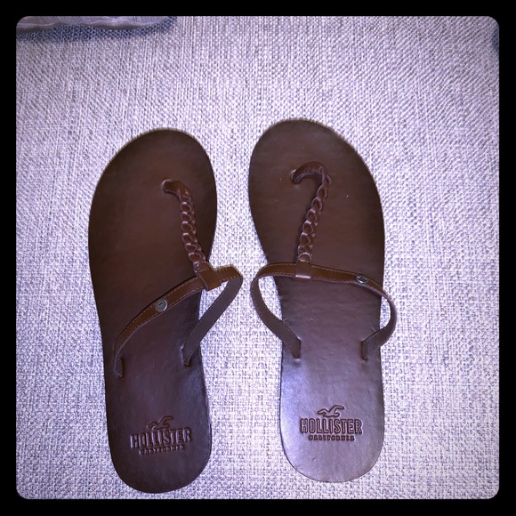hollister brown leather flip flops